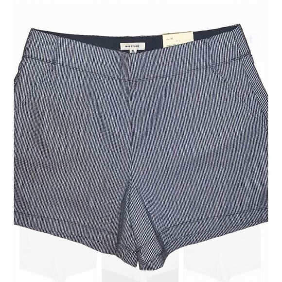 Max Studio Shorts - Picture 2 of 6